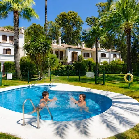Σπίτι διακοπών Lgda- E2 Adosado En Primera Linea De Playa Con Piscina Y Padel Εστεπόνα